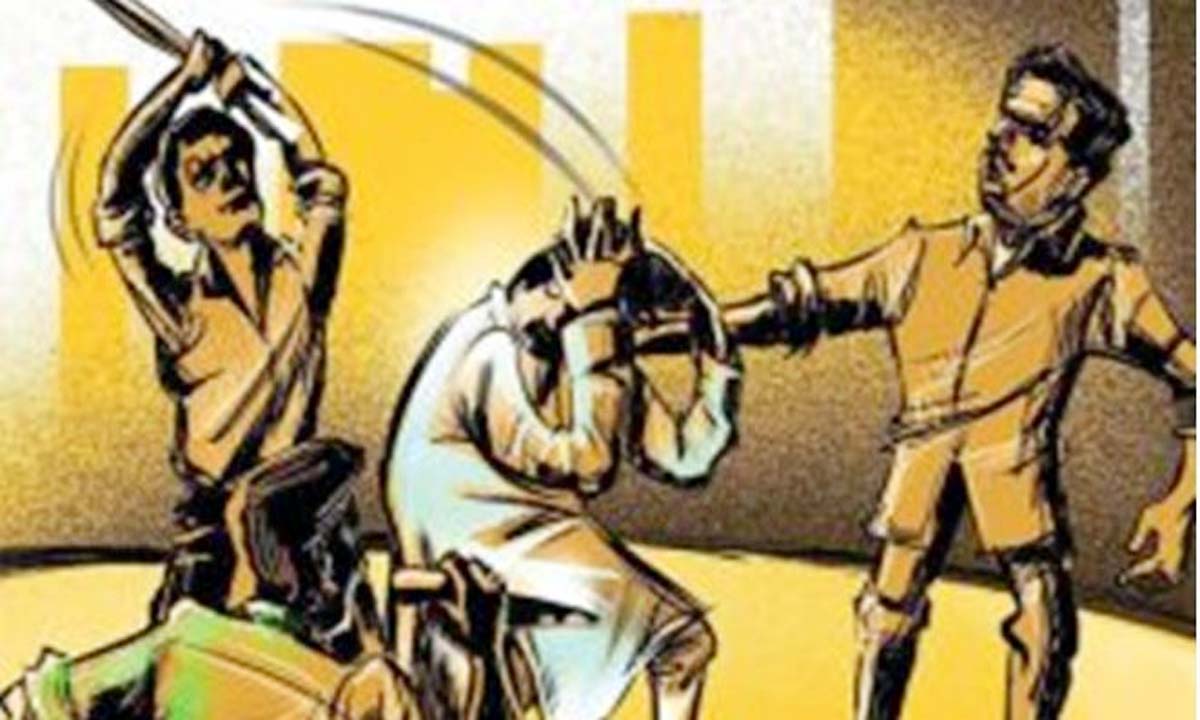 Varanasi : जमीनी विवाद में दो पक्षों के बीच जमकर चले ईंट-पत्थर केस दर्ज