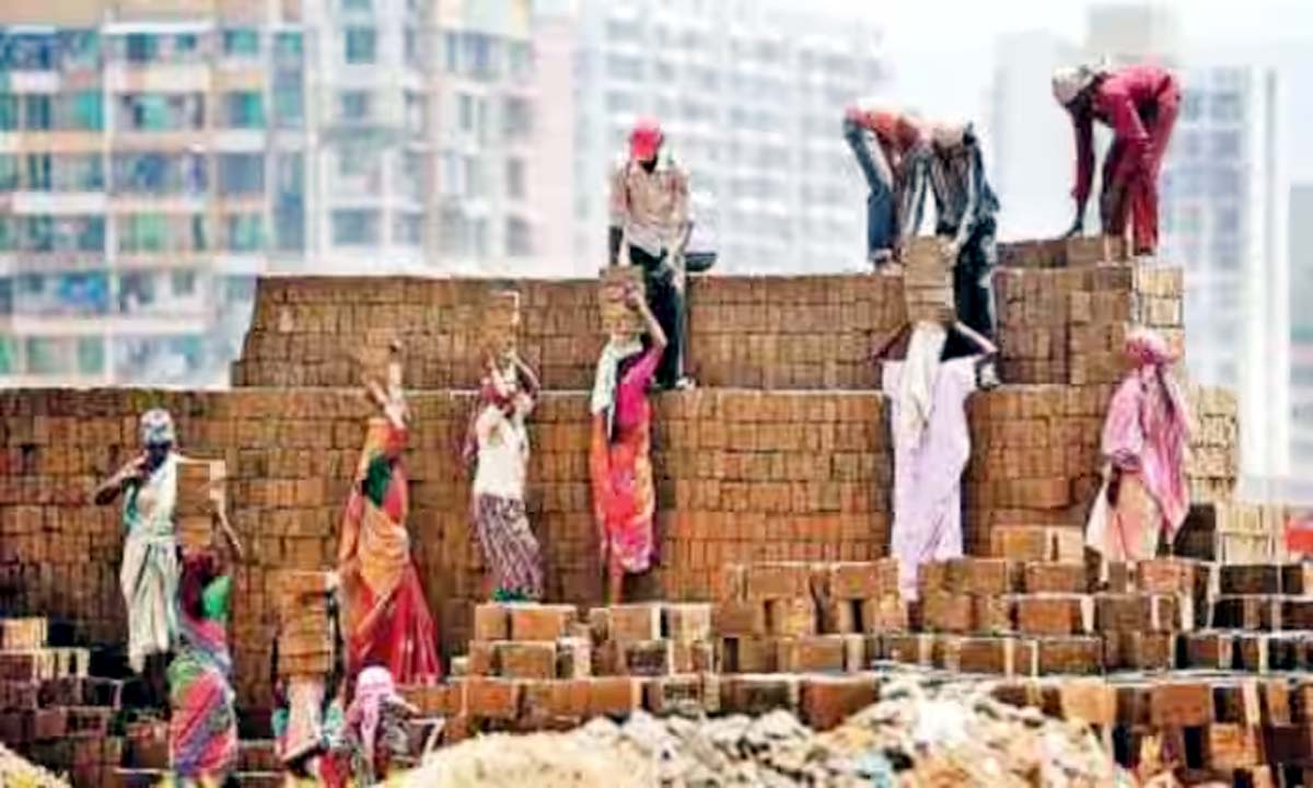 Dehradun : 30 लाख असंगठित क्षेत्र के श्रमिकों को भी संगठित श्रमिकों जैसी सुविधाएं मिलेंगी