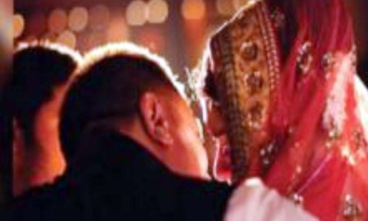 father in law became demon : विवाहिता ने अपने ससुर व देवर पर सामूहिक दुष्कर्म का लगाया आरोपी
