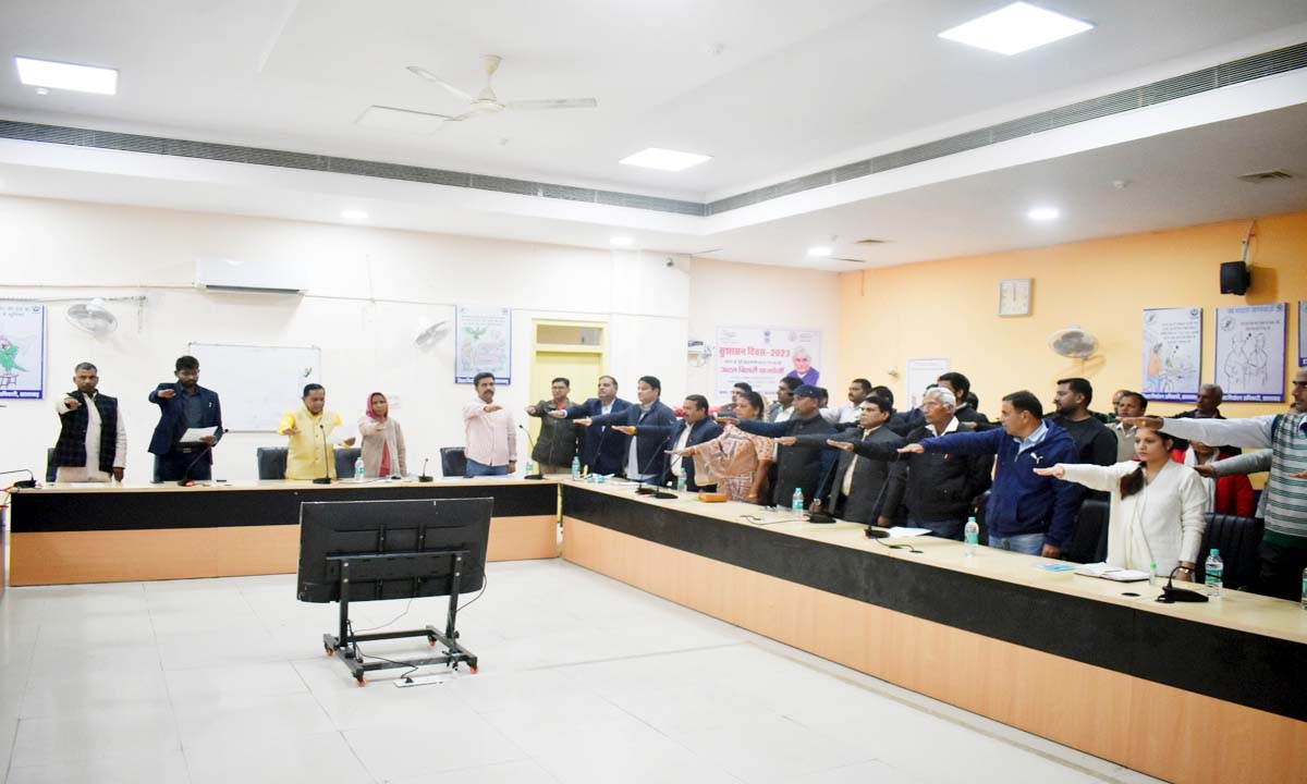 Jhalawar : सम्पूर्ण जिले में समारोहपूर्वक मनाया सुशासन दिवस साप्ताहिक स्वच्छता अभियान का हुआ शुभारम्भ अटल