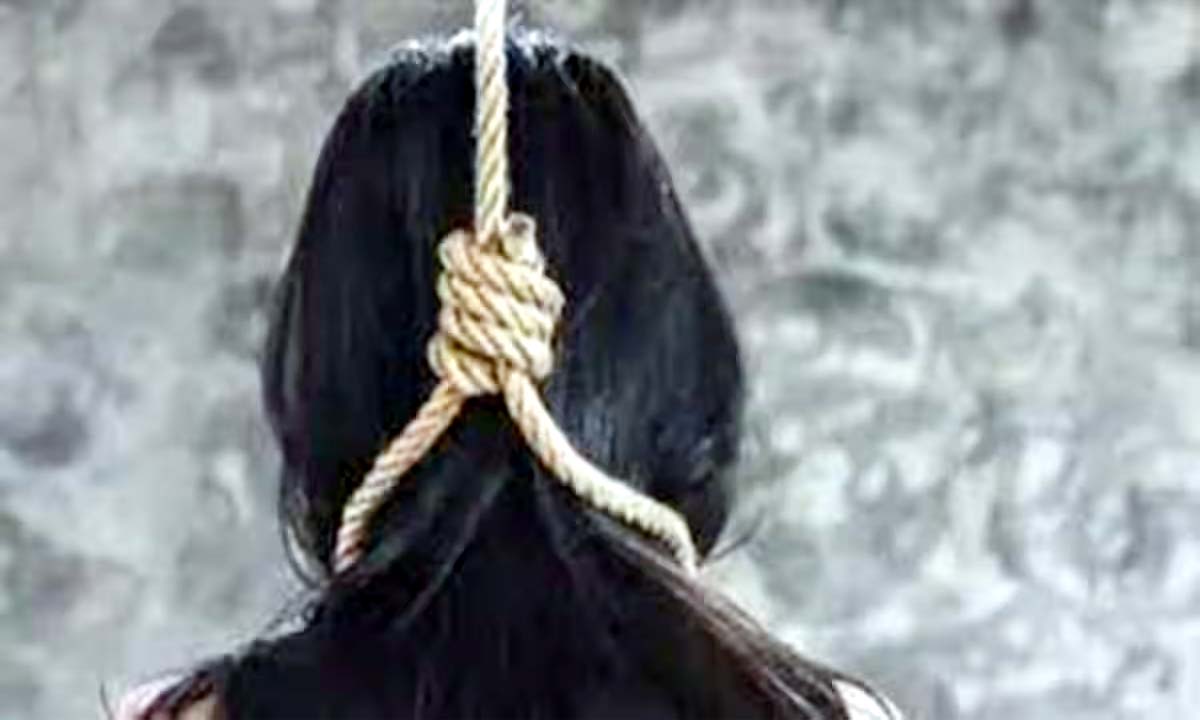 Bihar : फंदे से लटकी मिली की लाश महिला ,पति से हुआ था विवाद