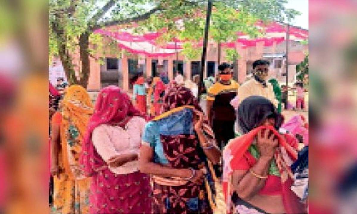 Dausa : पंचायत उपचुनाव में सरपंच पद के लिए मतदान ईवीएम से एवं वार्ड पंच के लिए बैलेट पेपर से मतपेटियों द्वारा