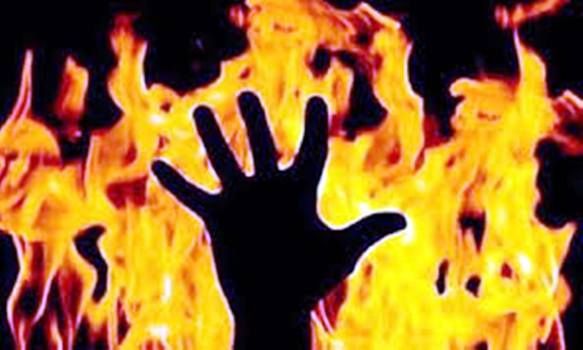 Kanpur : जमीनी विवाद से परेशान एसपी ऑफिस ने खुद को लगाई आग