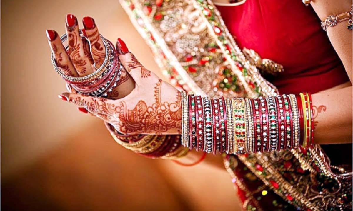 astrology news : जल्द शादी करने के लिए करें चूड़ियों के सरल उपाय