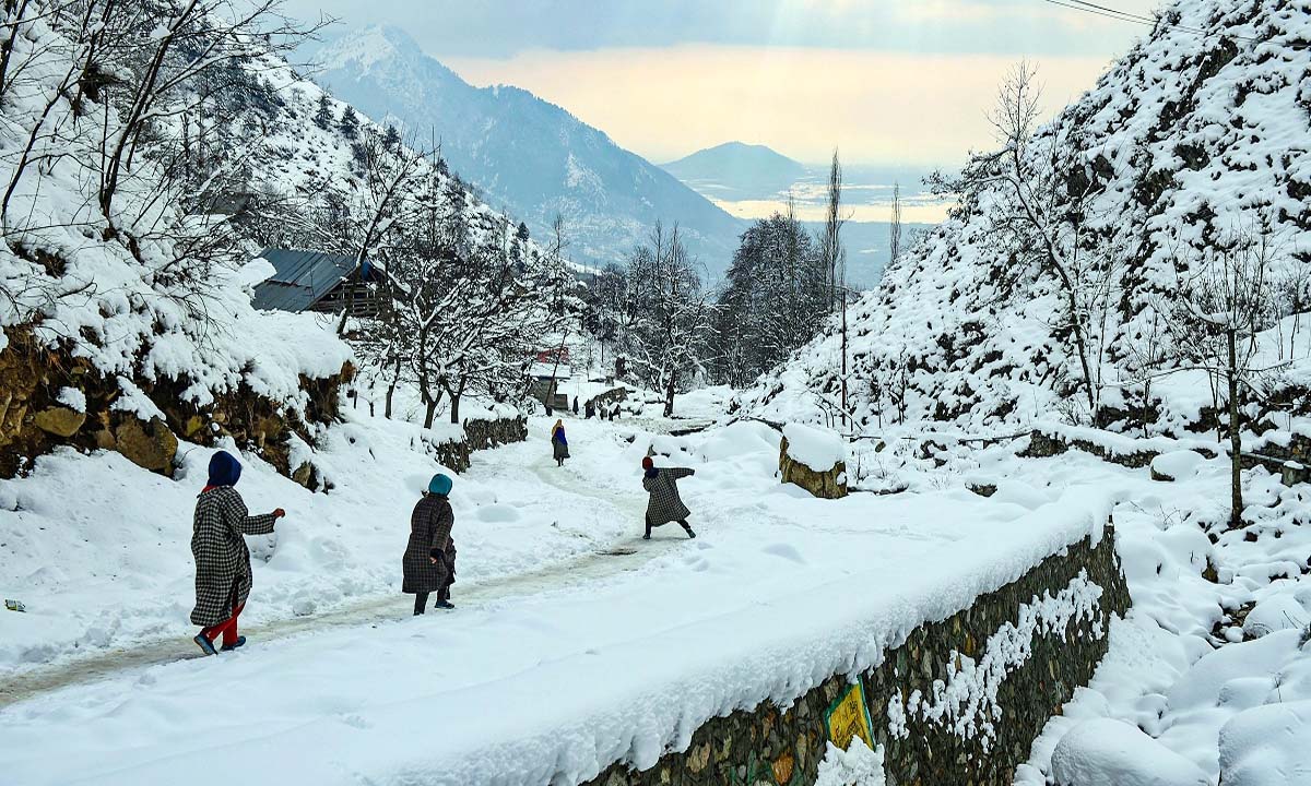 Weather Update : कश्मीर में 4.6 डिग्री पारे के साथ पहलगाम सबसे ठंडा, श्रीनगर-गुलमर्ग भी माइनस