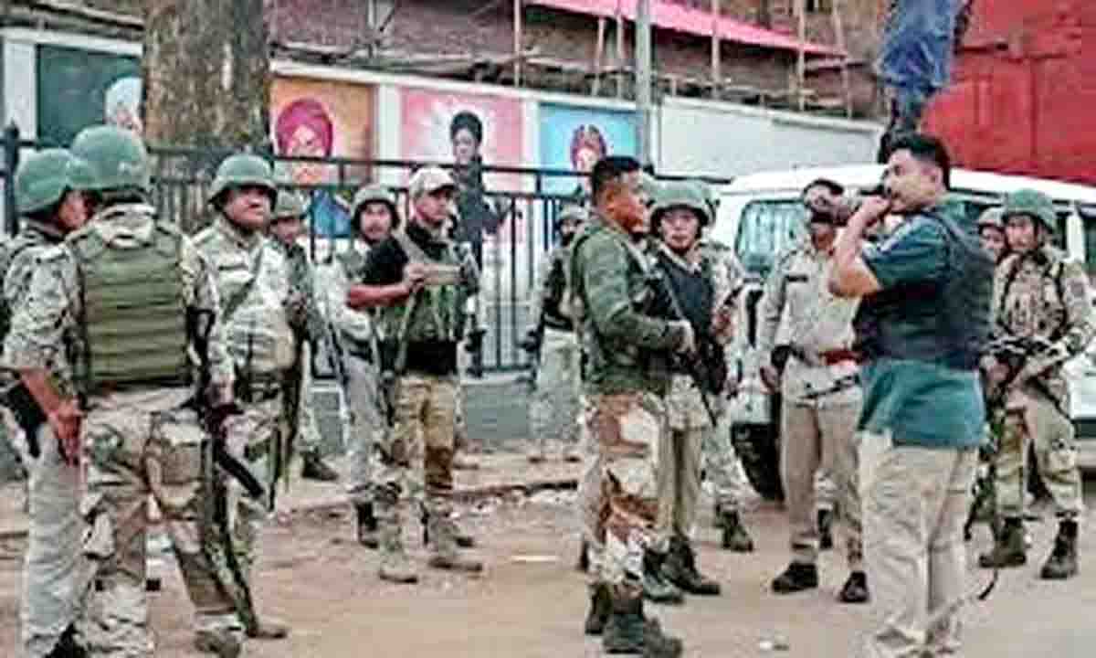 Manipur violence : कदंगबंद में ग्राम रक्षक को अज्ञात लोगों ने गोली मारी ,मौत