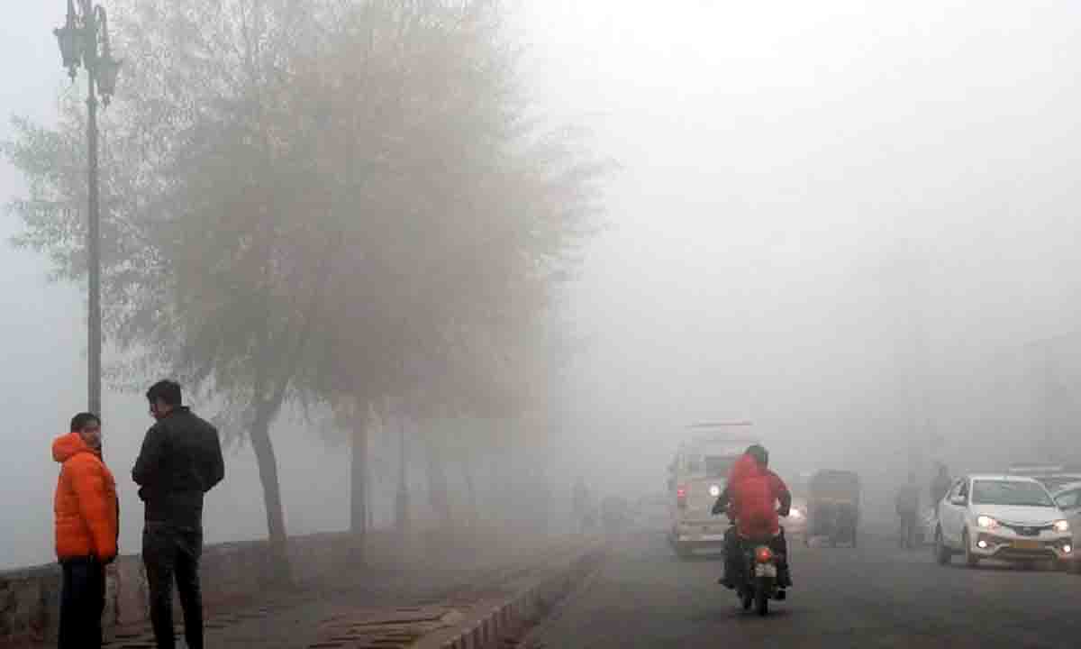 Weather Upadte : कई इलाकों में घने कोहरे का येलो अलर्ट, चार जनवरी तक मौसम शुष्क रहेगा