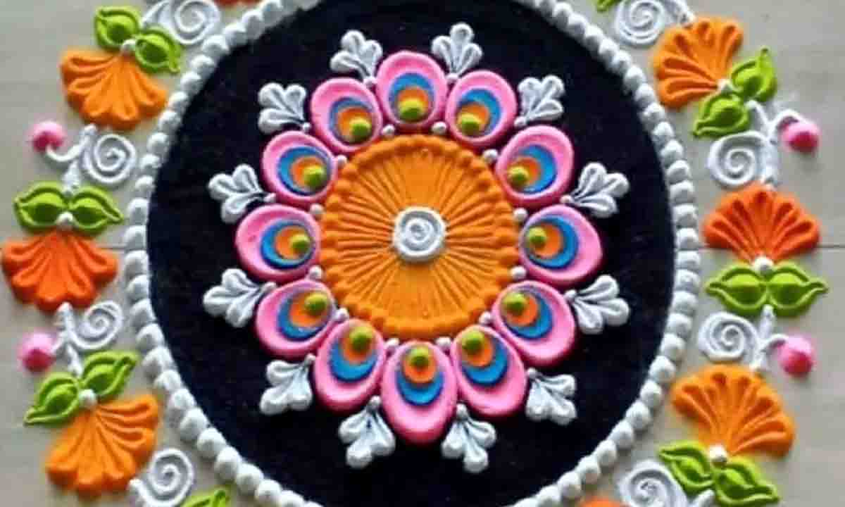 बेस्ट रंगोली डिज़ाइन अपने घर पर कर सकते हैं ट्राई