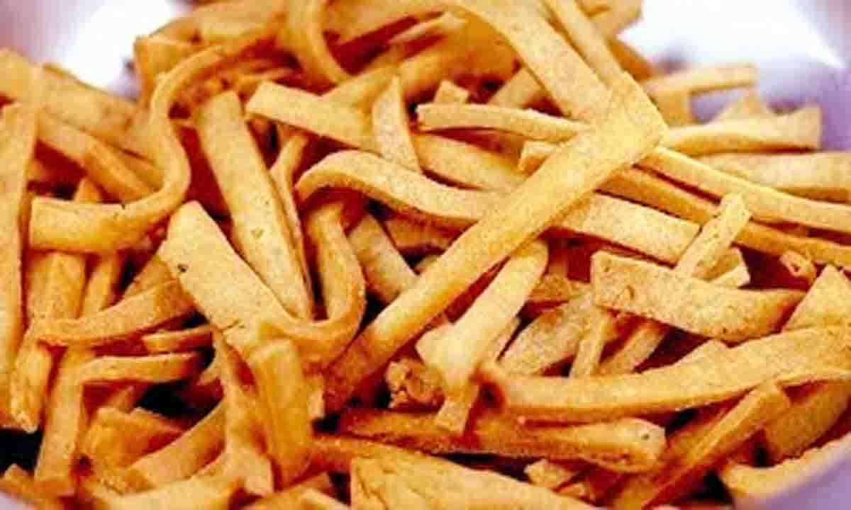 मेहमान के लिए बनाये खस्ता नमक पारा ,जाने रेसिपी