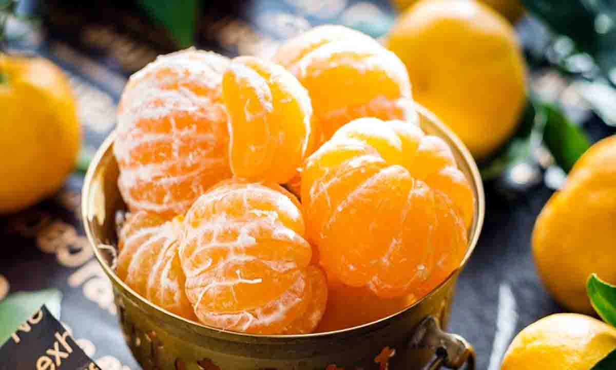 सर्दियों के मौसम में संतरा खाने से मिलते है ये 7 बेहतरीन फायदे