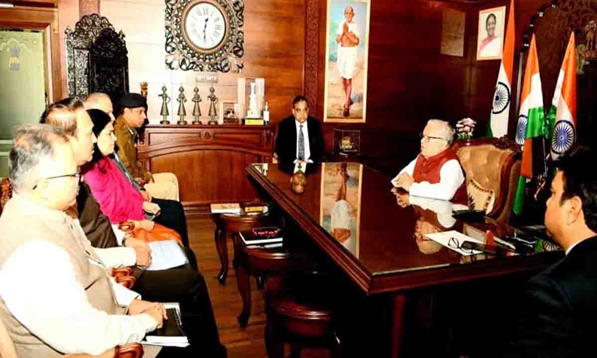 राज्यपाल ने की प्रदेश की कानून और शांति व्यवस्था की समीक्षा राज्यपाल ने कहा
