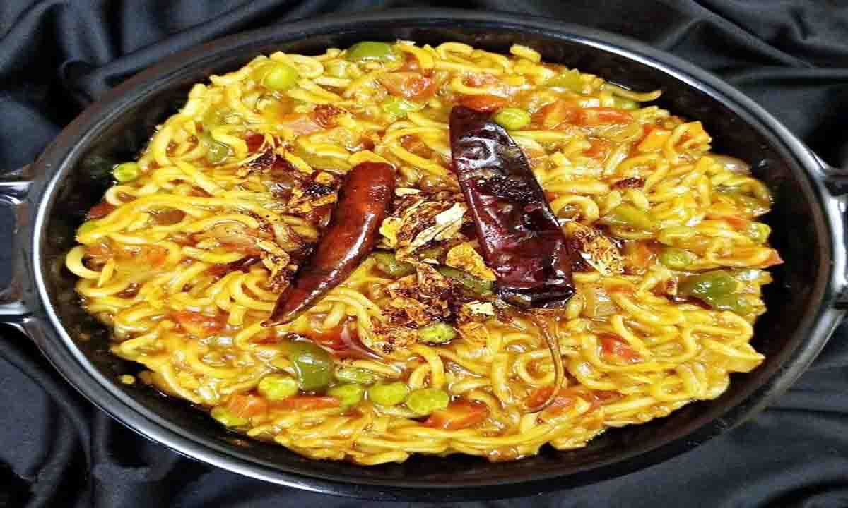 कैफे स्टाइल स्पाइसी मैगी- पास्ता, आसान रेसिपी