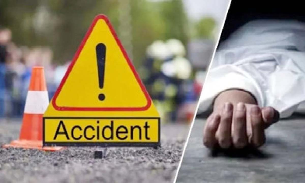 पानी भरे गड्ढे में ट्रैक्टर पलटने से दो की मौत