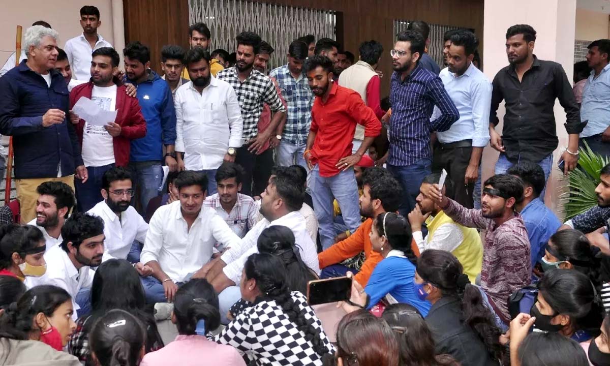 CCSU के हॉस्टल में मीट और पनीर पर बवाल, जमकर मारपीट