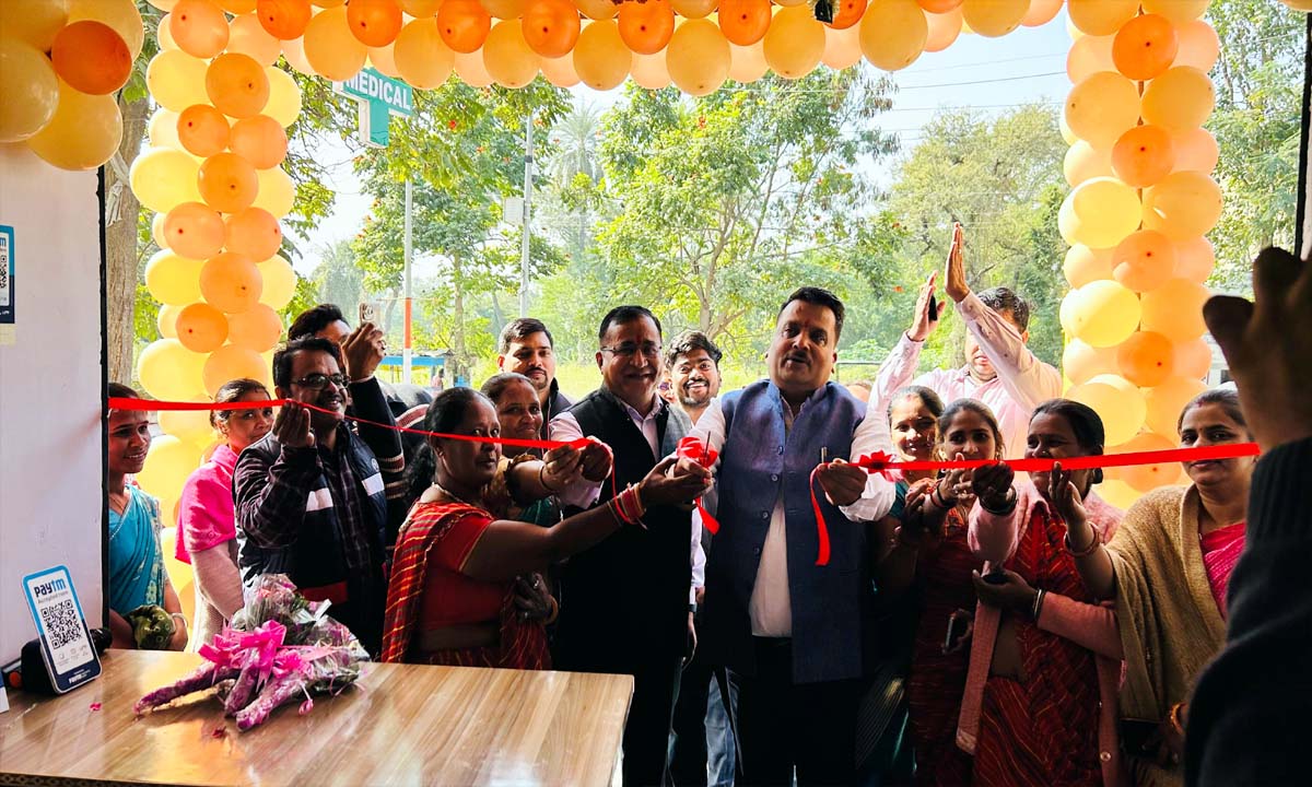 जिला कलक्टर ने राजीविका महिला समूहों के उत्पादों को सराहा रूरल मार्ट का शुभारंभ