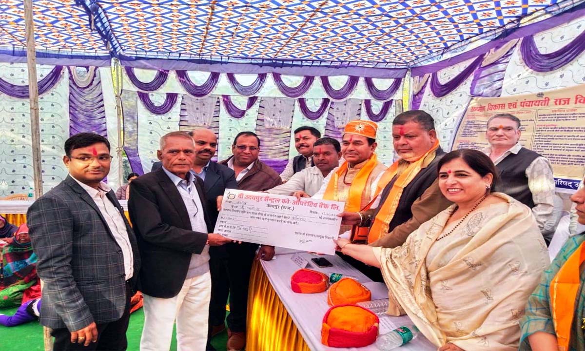 विकसित भारत संकल्प यात्रा के स्टेट प्रभारी अधिकारी उदयपुर पहुंवे बड़गांव ब्लॉक के चीरवा में आयोजित