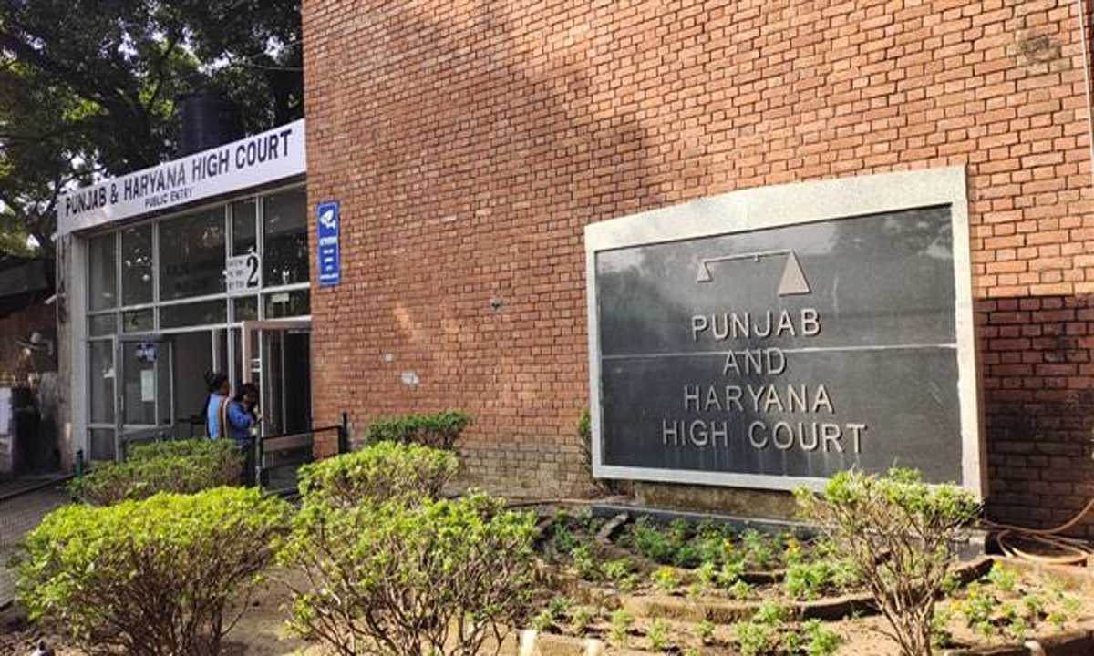 HC ने दो शीर्ष नौकरशाहों का वेतन रोकने का दिया आदेश