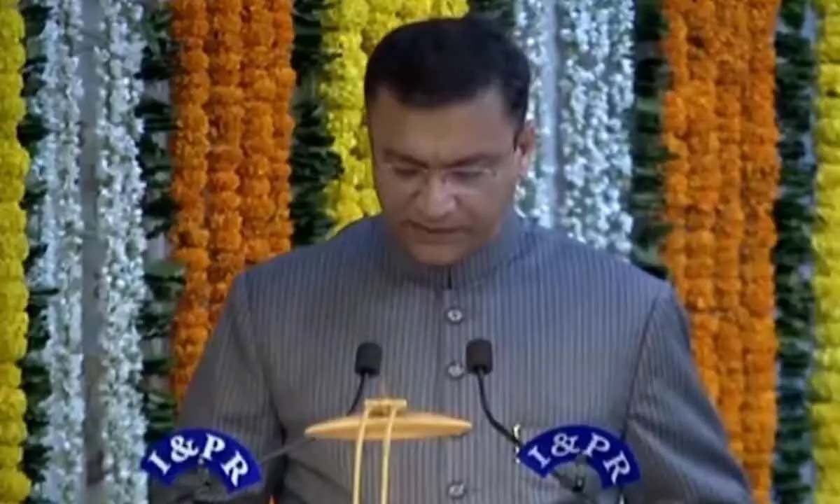 राज्यपाल ने अकबरुद्दीन औवेसी को प्रोटेम स्पीकर पद की शपथ दिलाई
