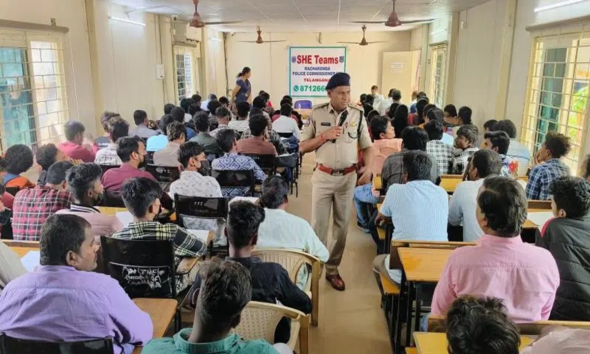 महिलाओं को किया परेशान, 117 गुंडों को पकड़ेगी टीम