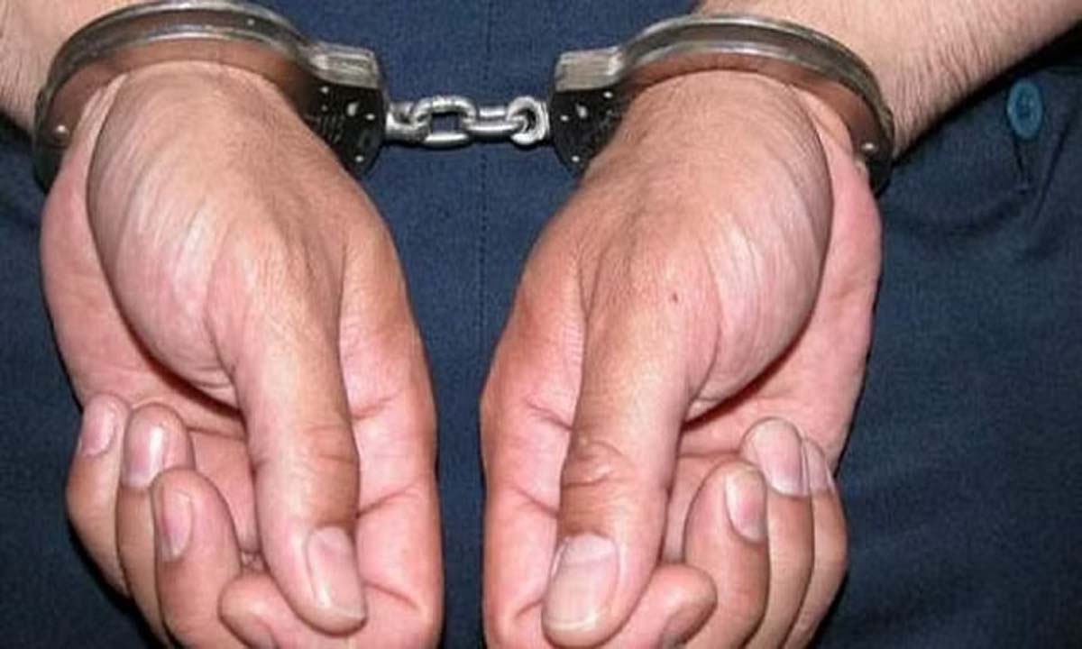 संपत्ति के लिए वृद्ध माता-पिता की हत्या करने के आरोप में पुरुष, पत्नी और बच्चे गिरफ्तार