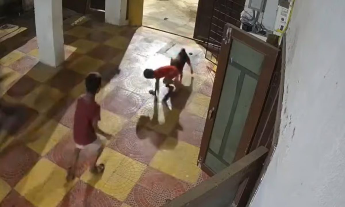 आवारा कुत्ते के हमले में 5 साल का बच्चा गंभीर रूप से घायल, देखें VIDEO