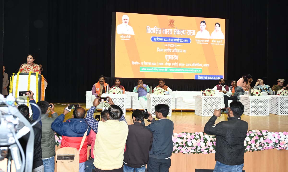 उप मुख्यमंत्री सुश्री दिया कुमारी ने प्रचार वाहन को हरी झण्डी दिखाकर ‘विकसित भारत संकल्प यात्रा