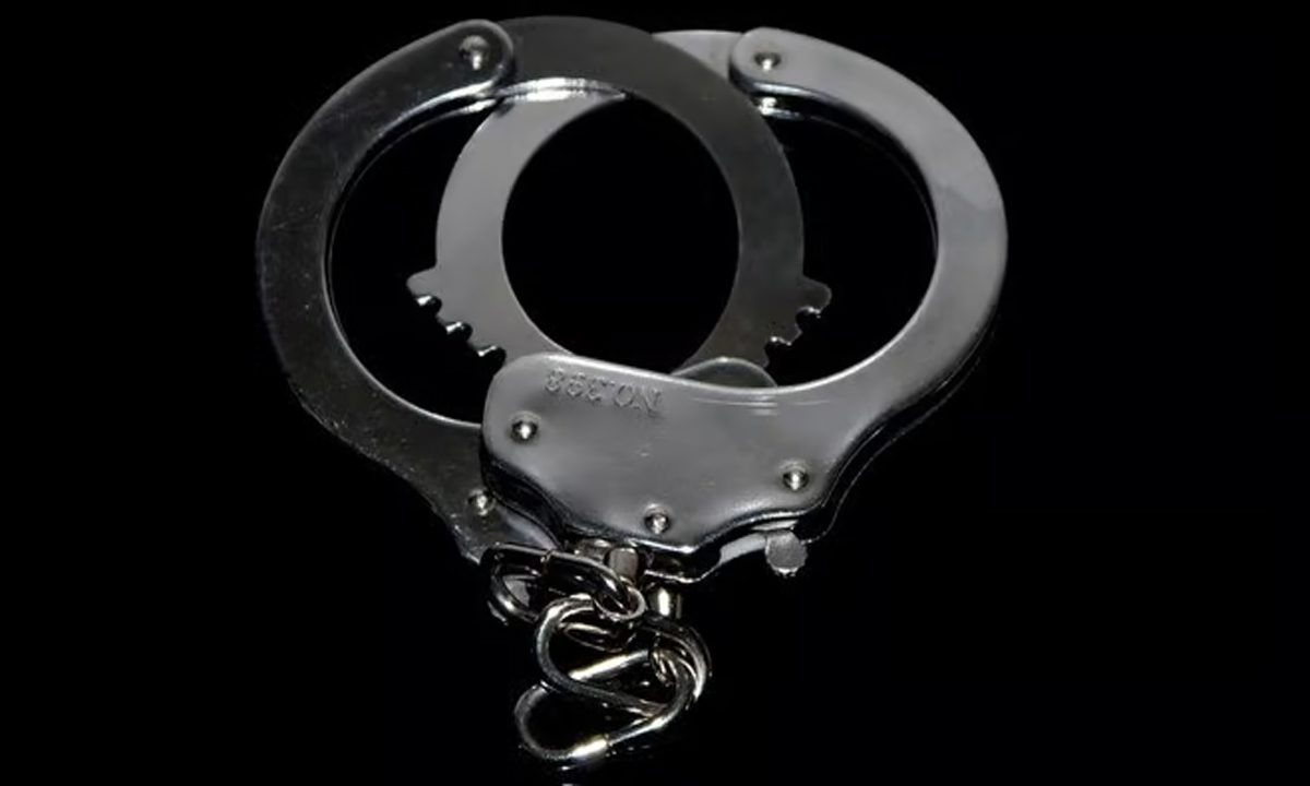 महिला से नकदी और सोने की ठगी करने वाला गिरफ्तार
