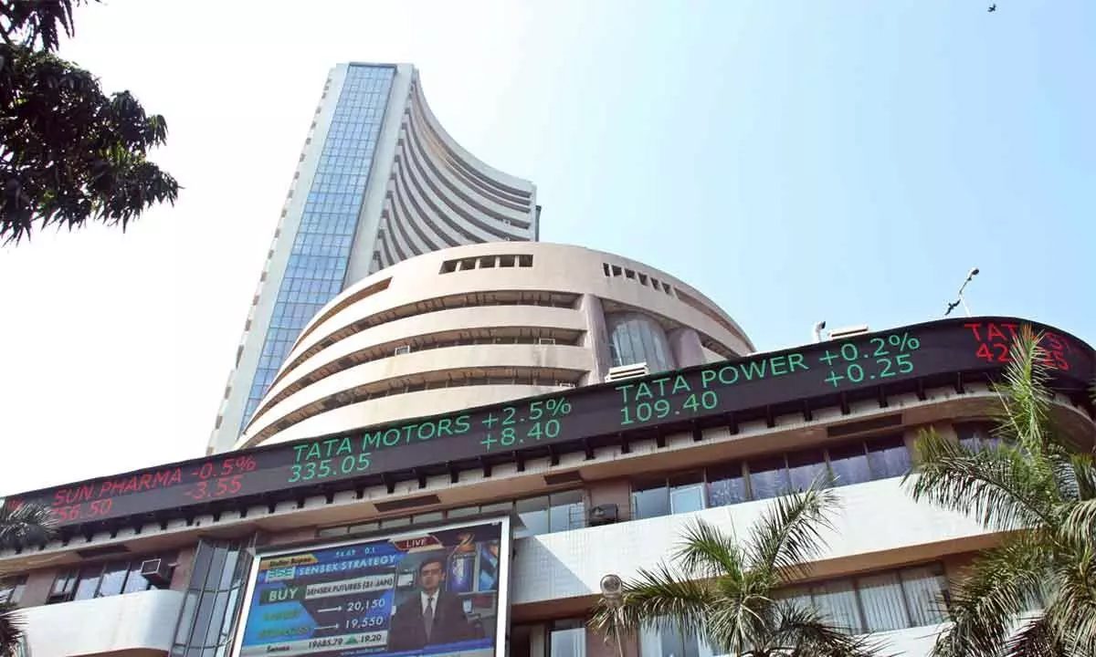 IT shares ने सेंसेक्स को नीचे गिराया