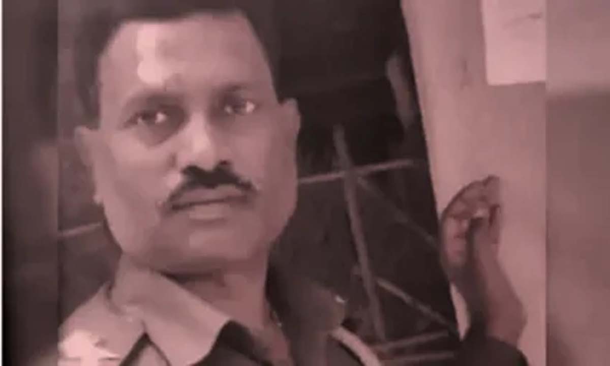 murder of inspector : शराब तस्करों ने दारोगा की हत्या, भागने के दौरान कार से कुचल