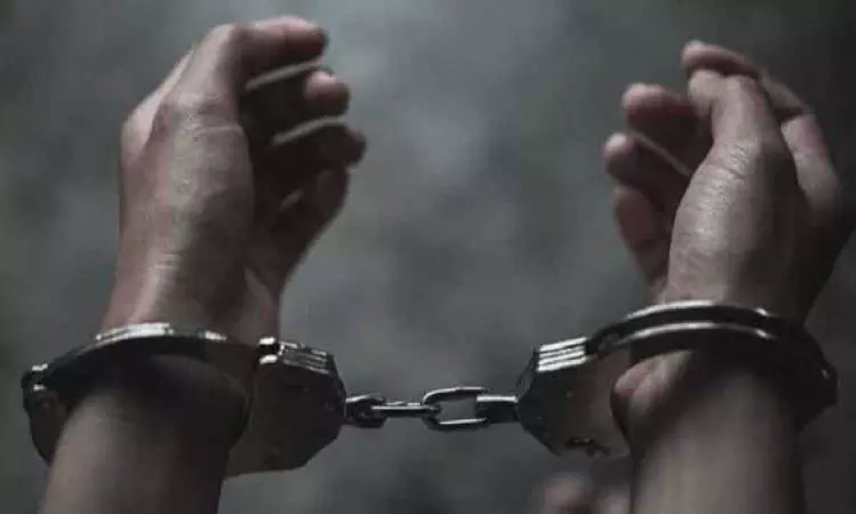 Red Sandalwood Smuggling: चेन्नई का पुलिसकर्मी आंध्र में गिरफ्तार