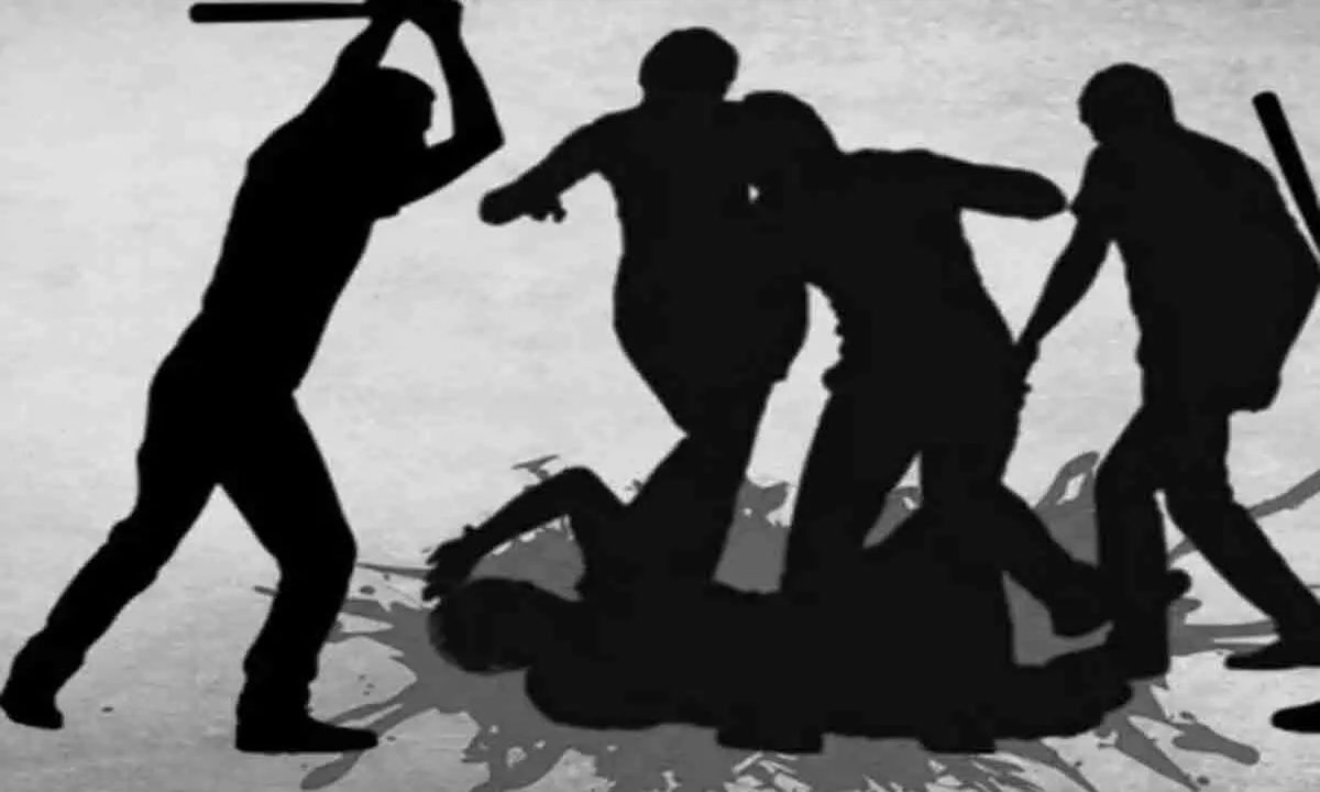 Uttar Pradesh:10वीं के छात्र को दोस्तों ने निर्वस्त्र कर पीटा, ज़बरदस्ती पिलाई शराब