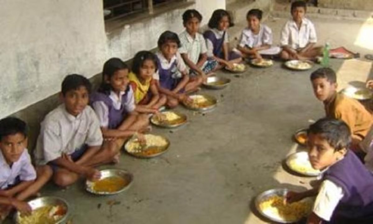 Maharashtra: स्कूल का खाना खाने से 109 छात्र अस्पताल में भर्ती