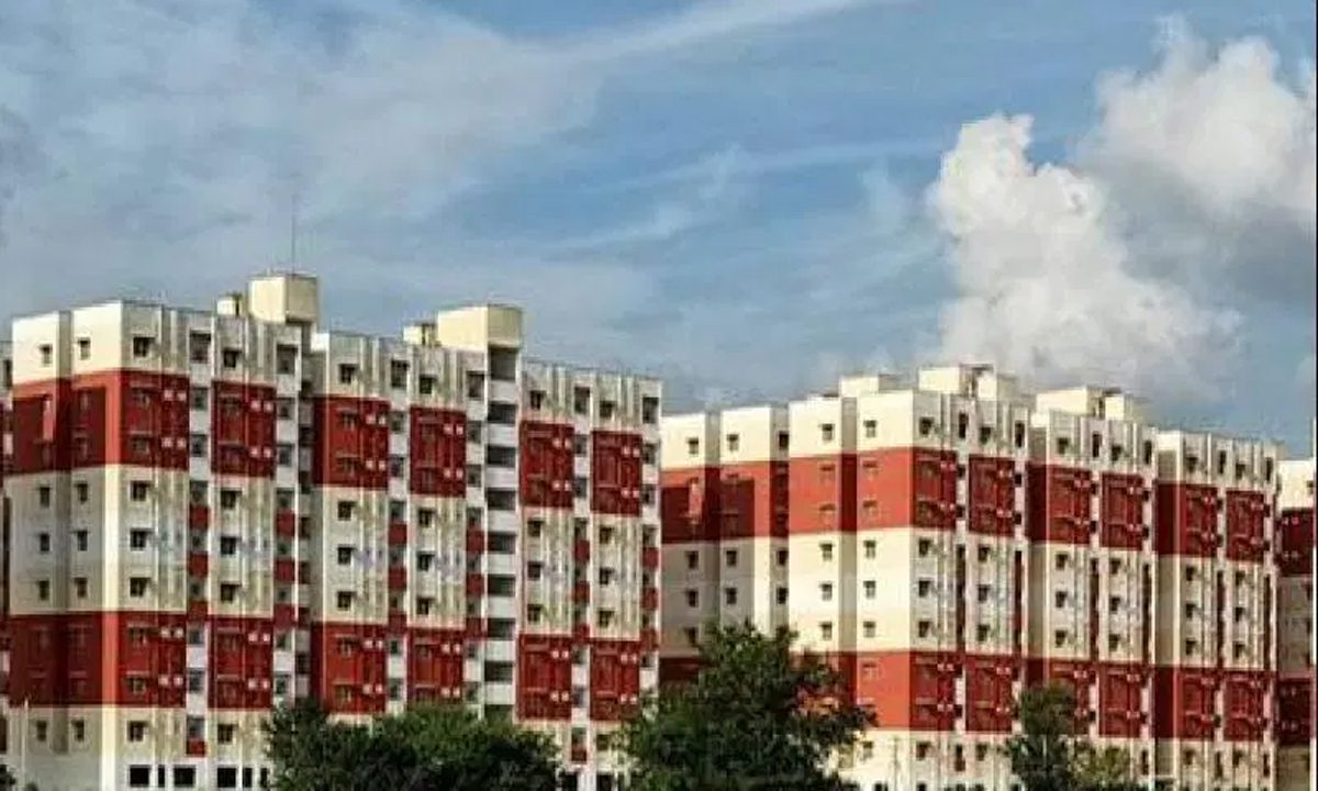 2 BHK पर अभी कब्जा होना बाकी