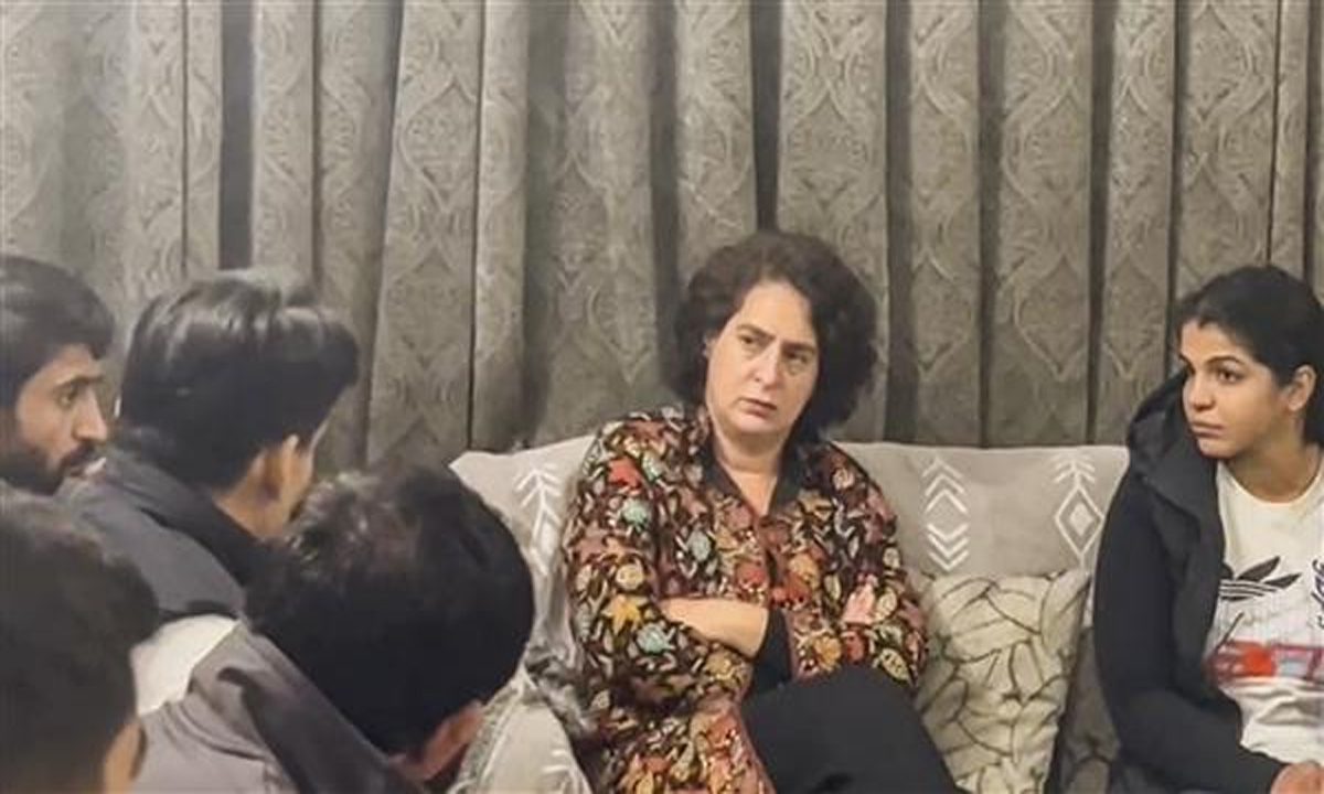 प्रियंका गांधी का बड़ा दावा, WFI को नहीं किया गया है निलंबित