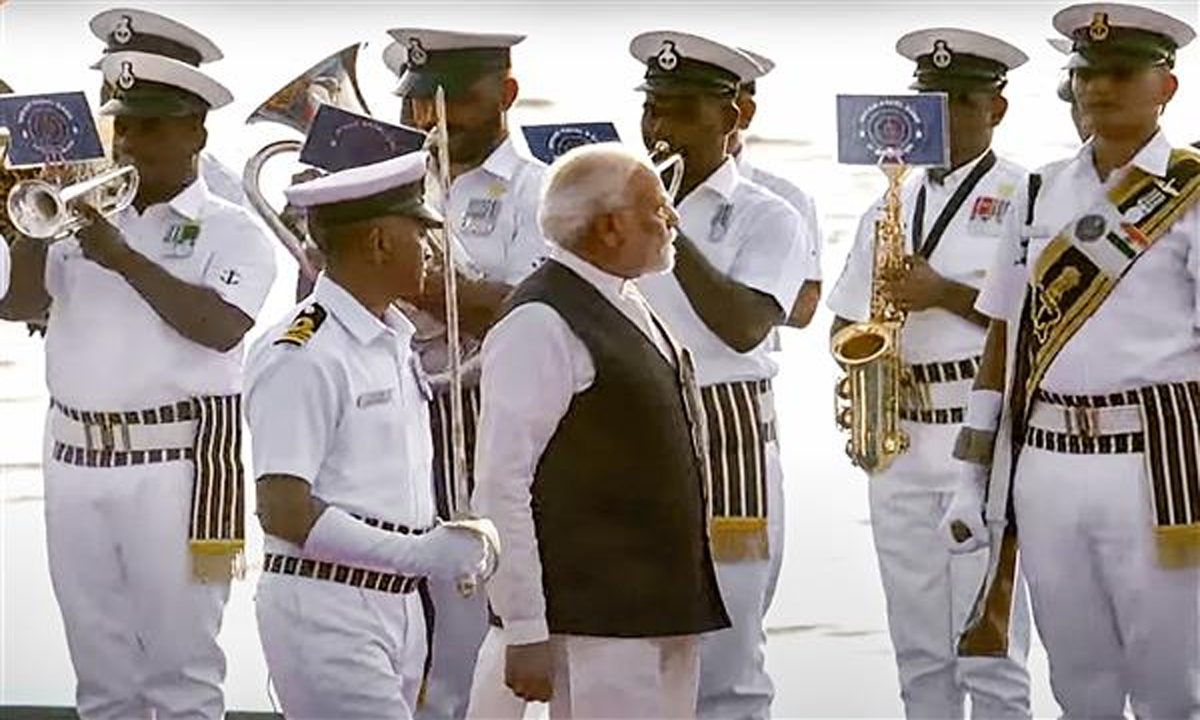 सशस्त्र बलों में महिलाओं की ताकत बढ़ाने के लिए प्रतिबद्ध- पीएम मोदी