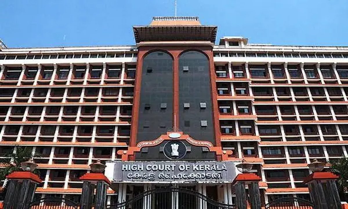 HC की फटकार, पूर्व जज ने सोशल मीडिया से हटाई यौन टिप्पणी