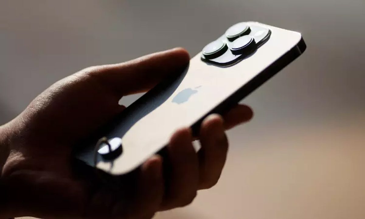iOS 17.2.1 में अपडेट करने के बाद iPhone उपयोगकर्ताओं की मुश्किल बढ़ी