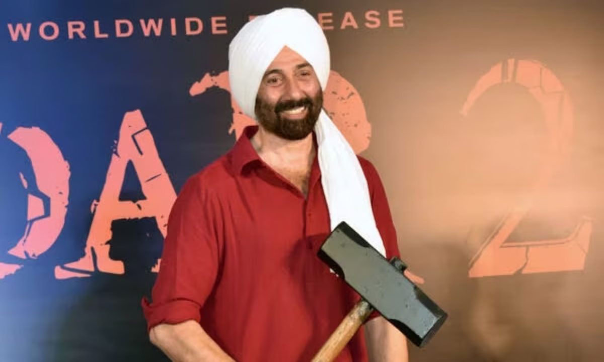 New Year 2024: सनी देओल ने गदर 2 ट्विस्ट के साथ 2023 को अलविदा कहा, VIDEO