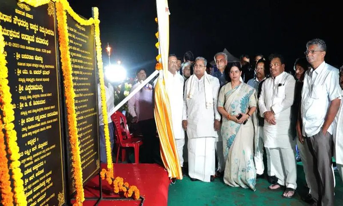 सिद्धारमैया ने किया सुवर्णा सौधा की स्थायी एलईडी रोशनी का अनावरण