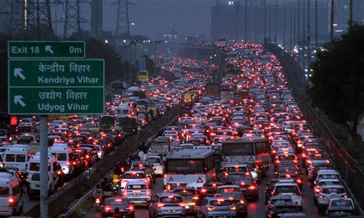 गुरुग्राम में प्रतिदिन 9 लाख रुपये ट्रैफिक जुर्माना चुकाते है लोग