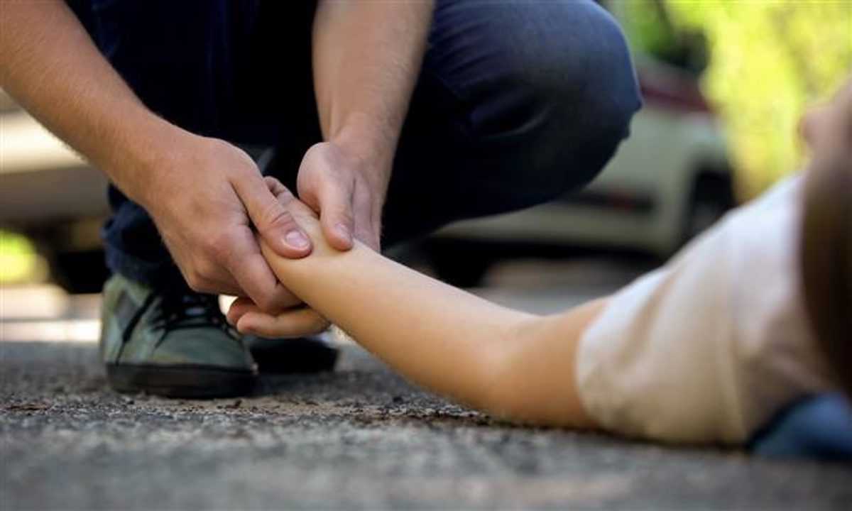 तीसरी मंजिल से गिरी 3 साल की बच्ची, दर्दनाक मौत