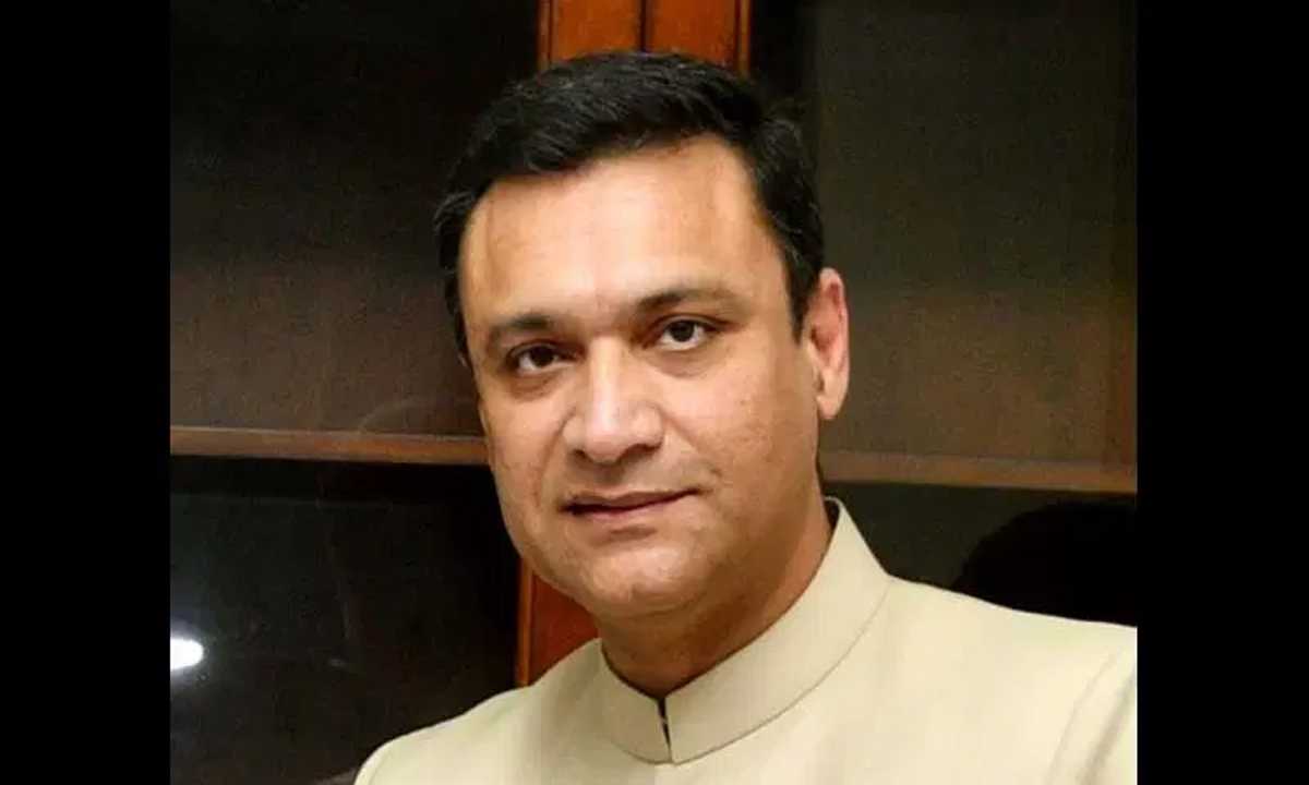 रेवंत ने अकबरुद्दीन ओवैसी को प्रोटेम स्पीकर नियुक्त किया
