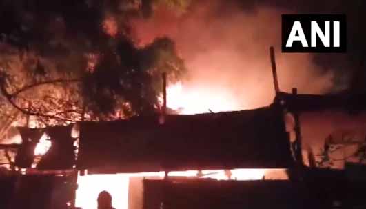 कबाड़ी मार्केट में आगजनी की घटना, चपेट में आए 30 दुकान