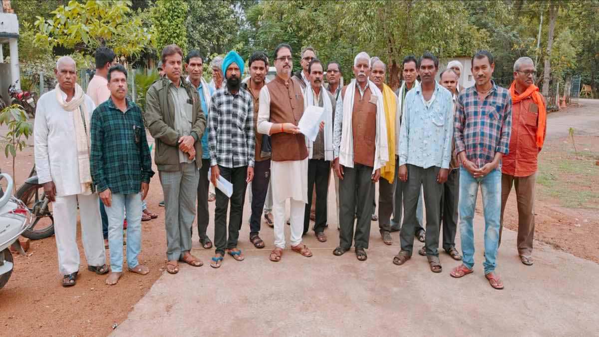 आदिवासी समाज ने किया विरोध, दी चक्काजाम करने की चेतावनी