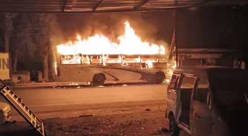 रायपुर से निकली यात्री बस में लगी आग, कई लोग झुलसे