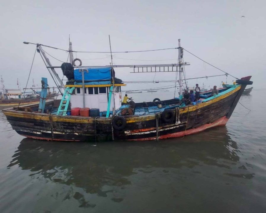 नाव में फैली जहरीली गैस, दो मछुआरों की मौत