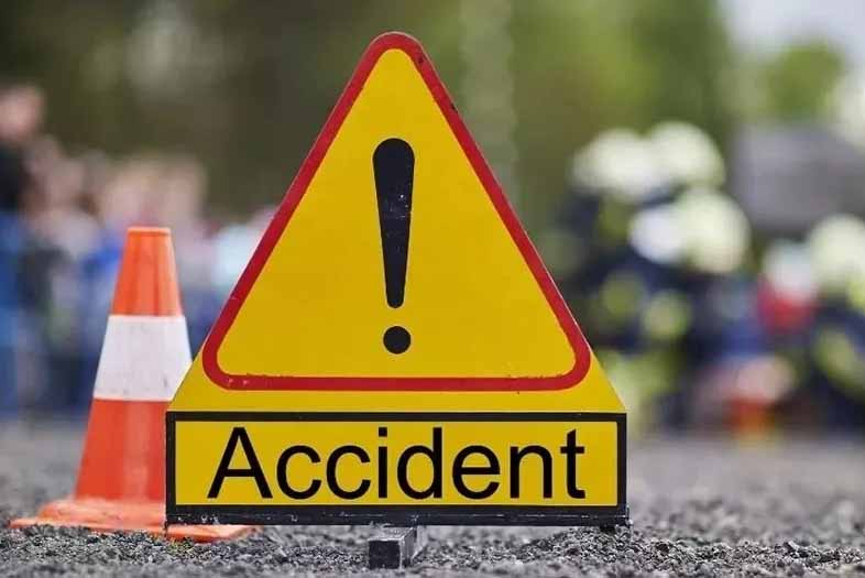 हाइवा-मिनी ट्रक की टक्कर से हेल्पर की मौत, एनएच 49 में हुआ हादसा