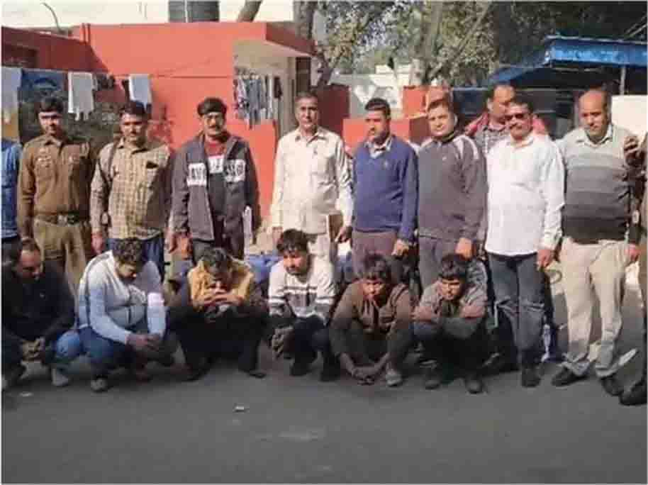नकली शराब बनाने वाले गिरोह का पर्दाफाश