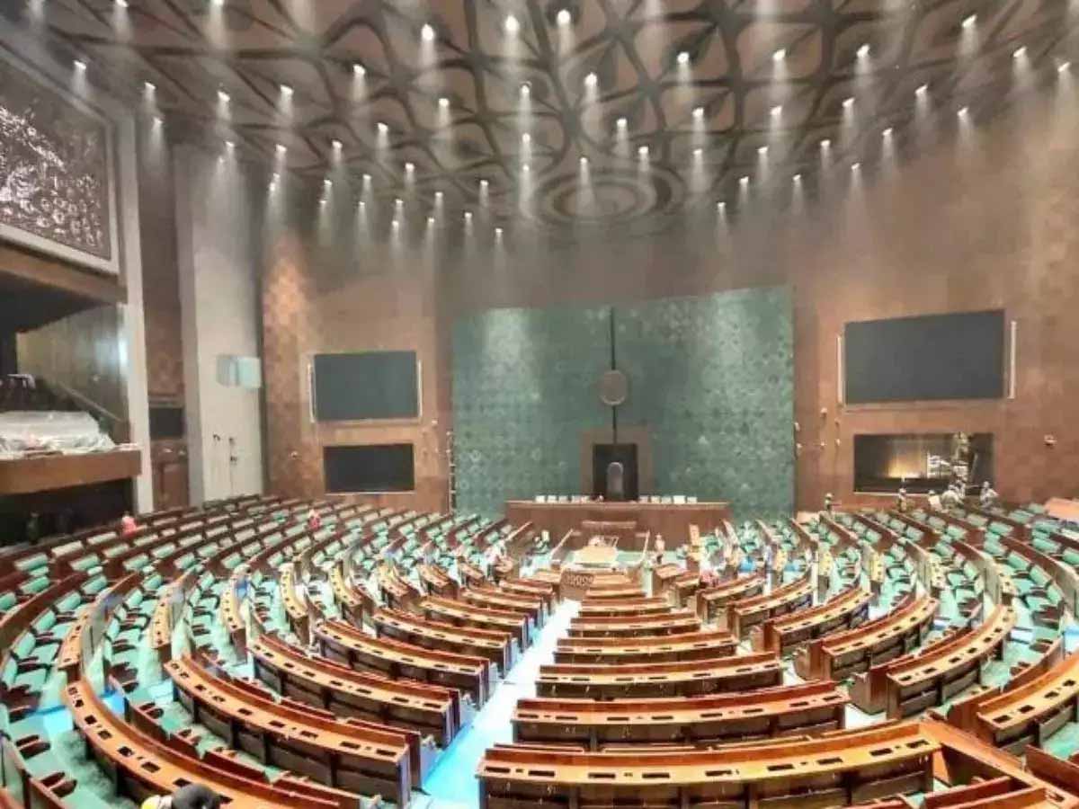 एक दिन में 78 सांसद सस्पेंड, सत्र में अब तक 92 सांसदों का निलंबन