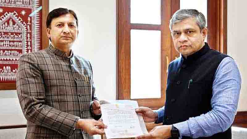 राज्यसभा सांसद सिकंदर कुमार ने रेल मंत्री अश्विनी वैष्णव को सौंपा प्रस्ताव